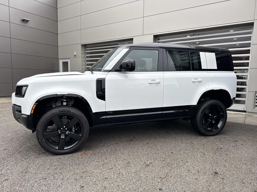2026 Land Rover Defender V8 - Photo 3