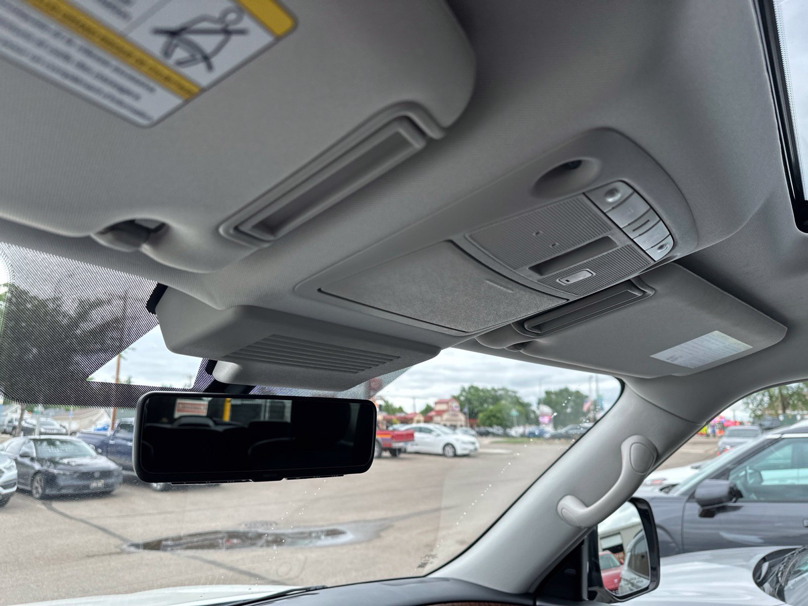 Used 2020 White Nissan Platinum image 82
