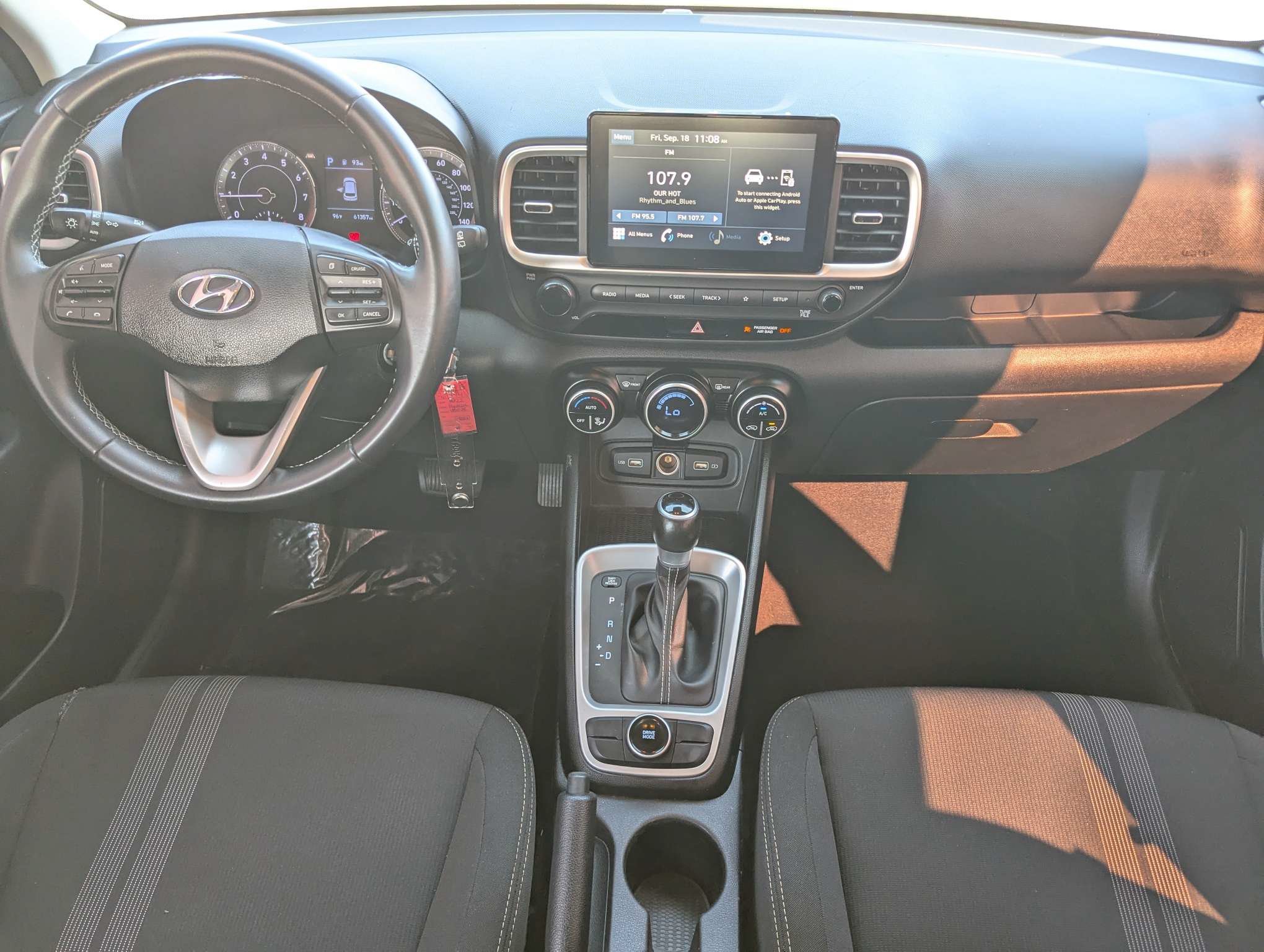 Used 2022 Green Hyundai SEL image 13