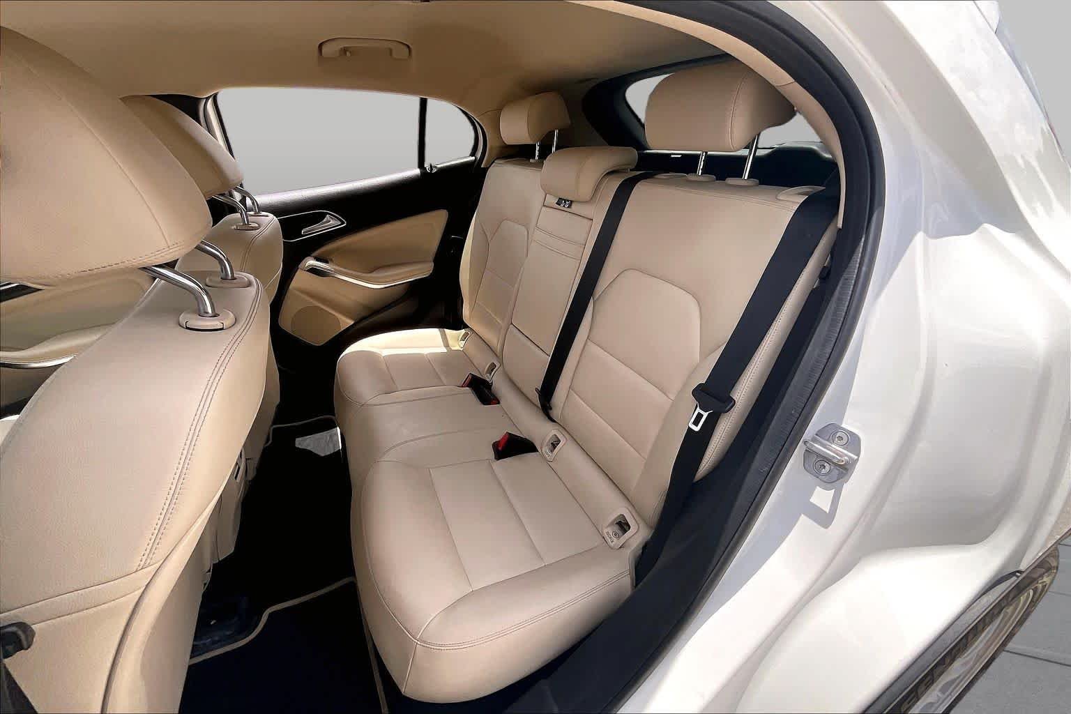 Used 2019 Polar White Mercedes-Benz GLA 250 image 19