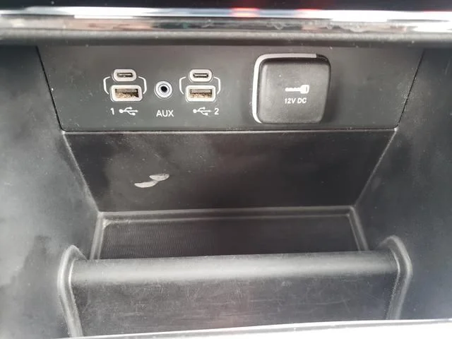 Used 2023  Jeep Limited image 19