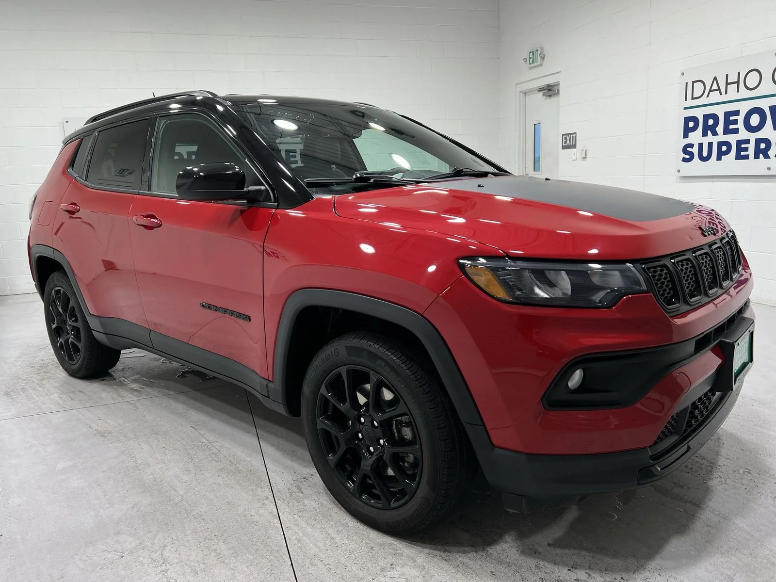 Used 2023 Red Jeep Latitude image 2