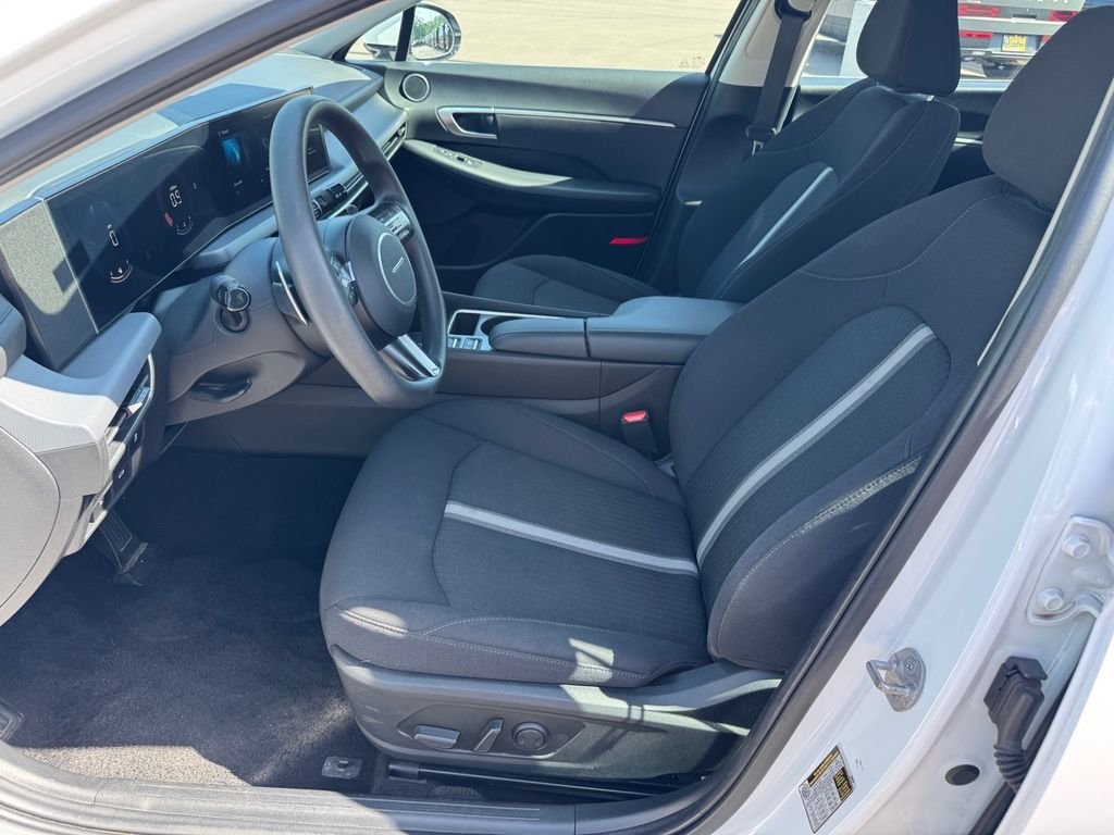 Used 2024 White Hyundai SEL image 7