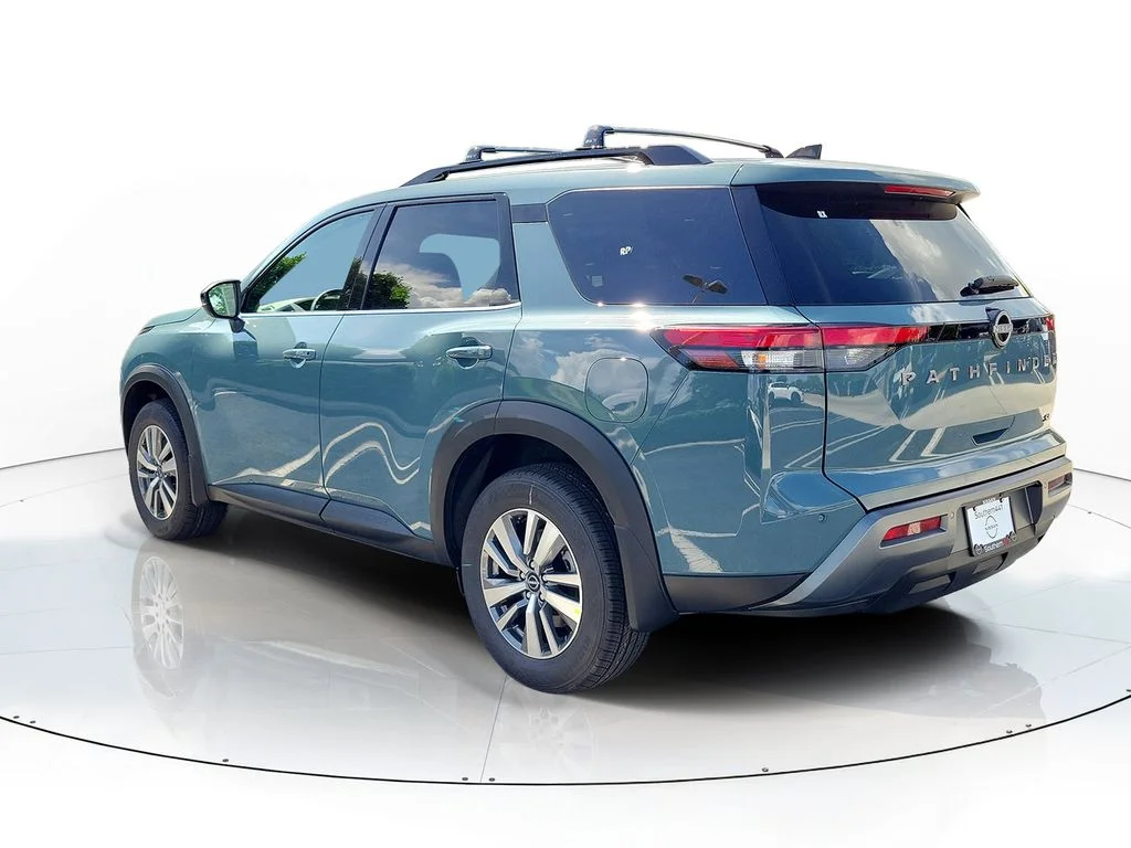 New 2026 Green Nissan SL image 5
