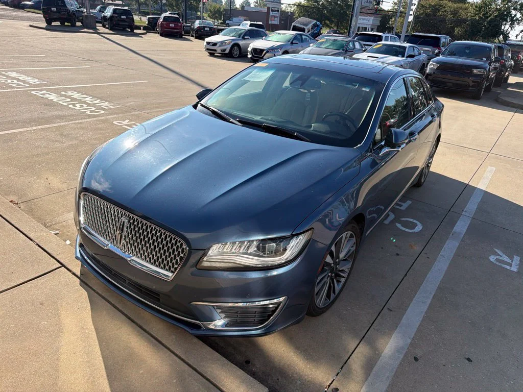Used 2019 Blue Lincoln Reserve image 4