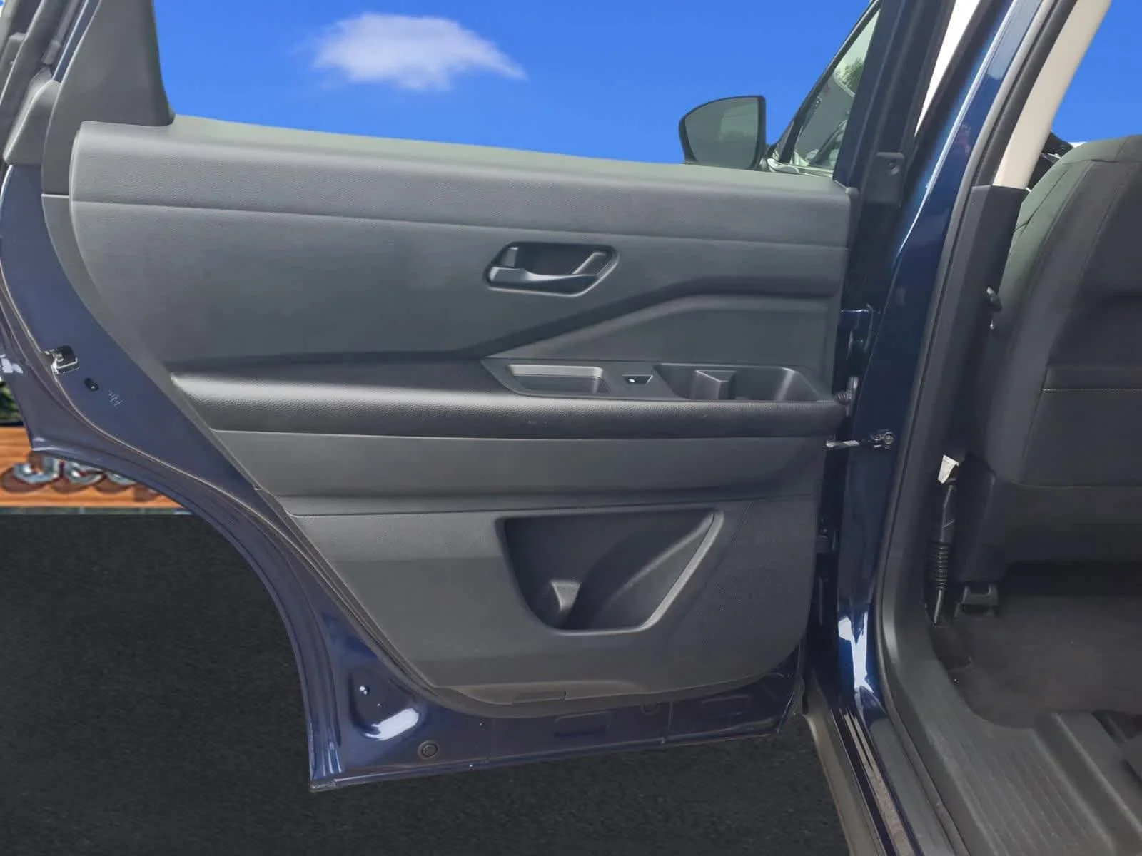 Used 2024 Deep Ocean Blue Pearl Nissan SV image 16