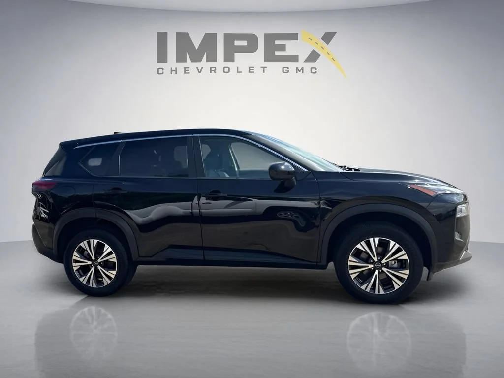 Used 2023  Nissan SV image 6