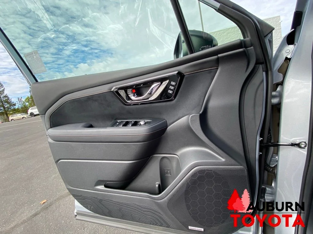 Used 2025 Ice Silver Metallic Subaru Touring image 39