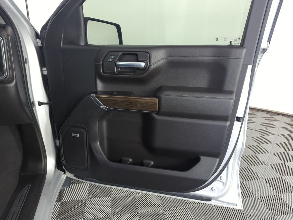 Used 2019 Silver Chevrolet RST image 31