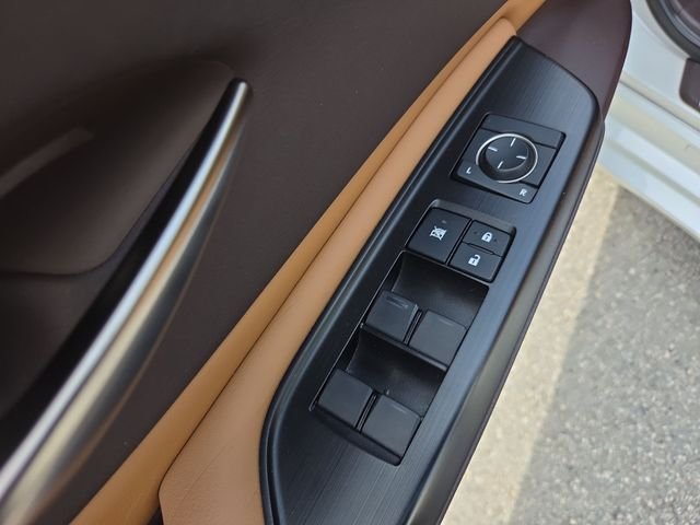 Used 2019 White Lexus 350 Luxury image 13