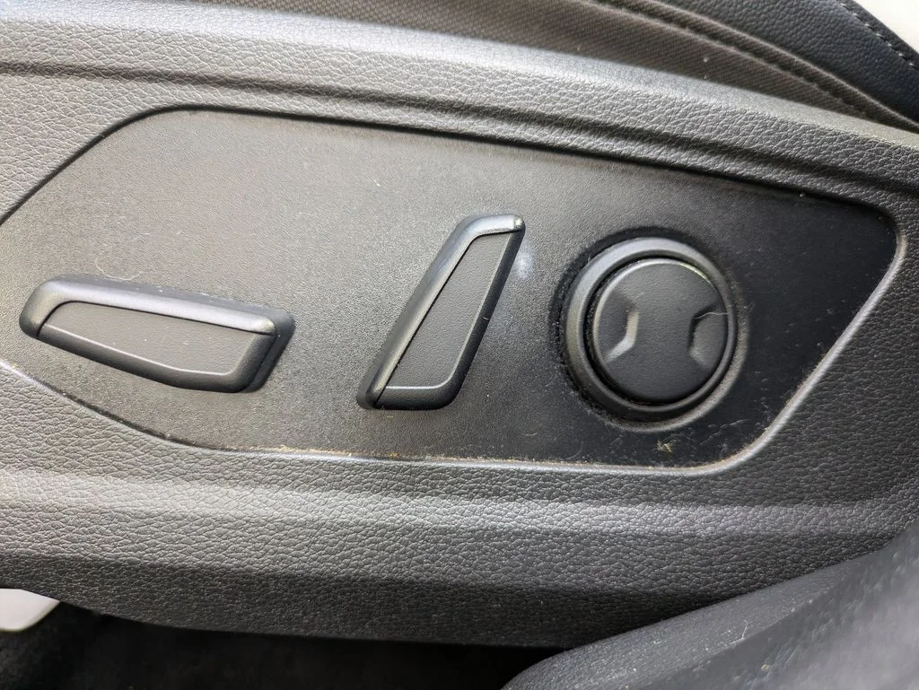 Used 2023 Black Kia EX image 21