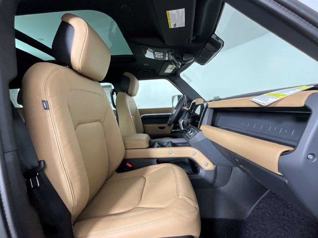 New 2026 Fuji White Land Rover X-Dynamic SE image 3