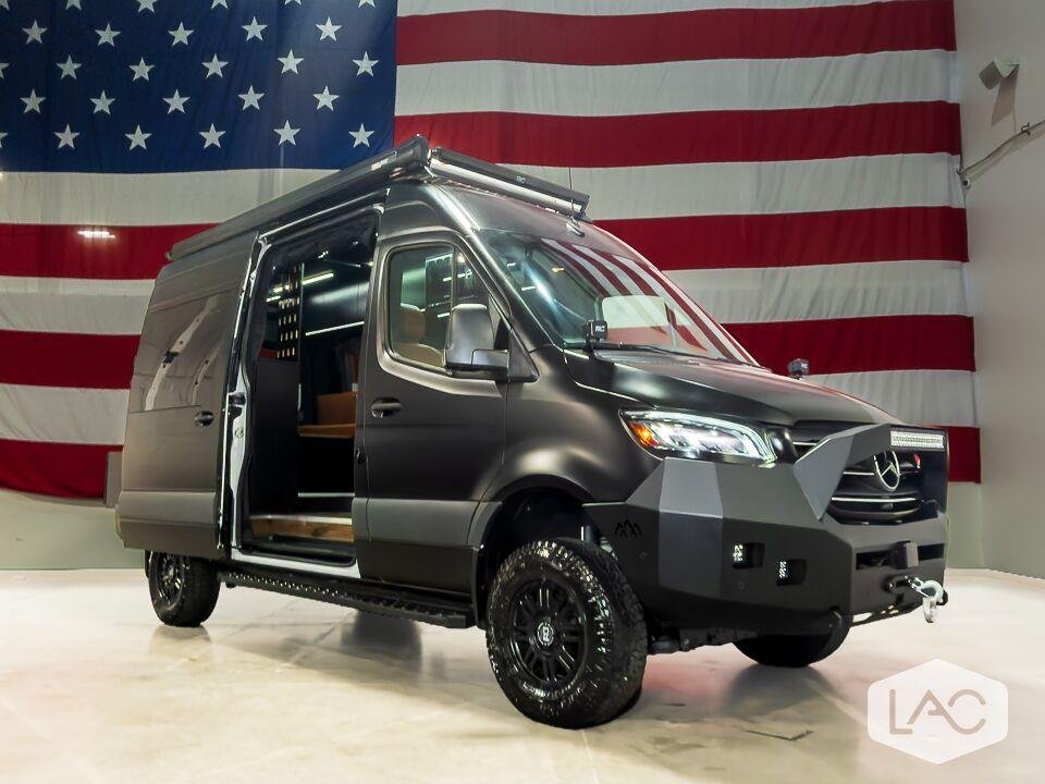 Used 2024 MATTE BLACK WRAP/ARTIC WHITE 27NORTH AWD | FALCON Shocks| Lithionics Batteries image 2