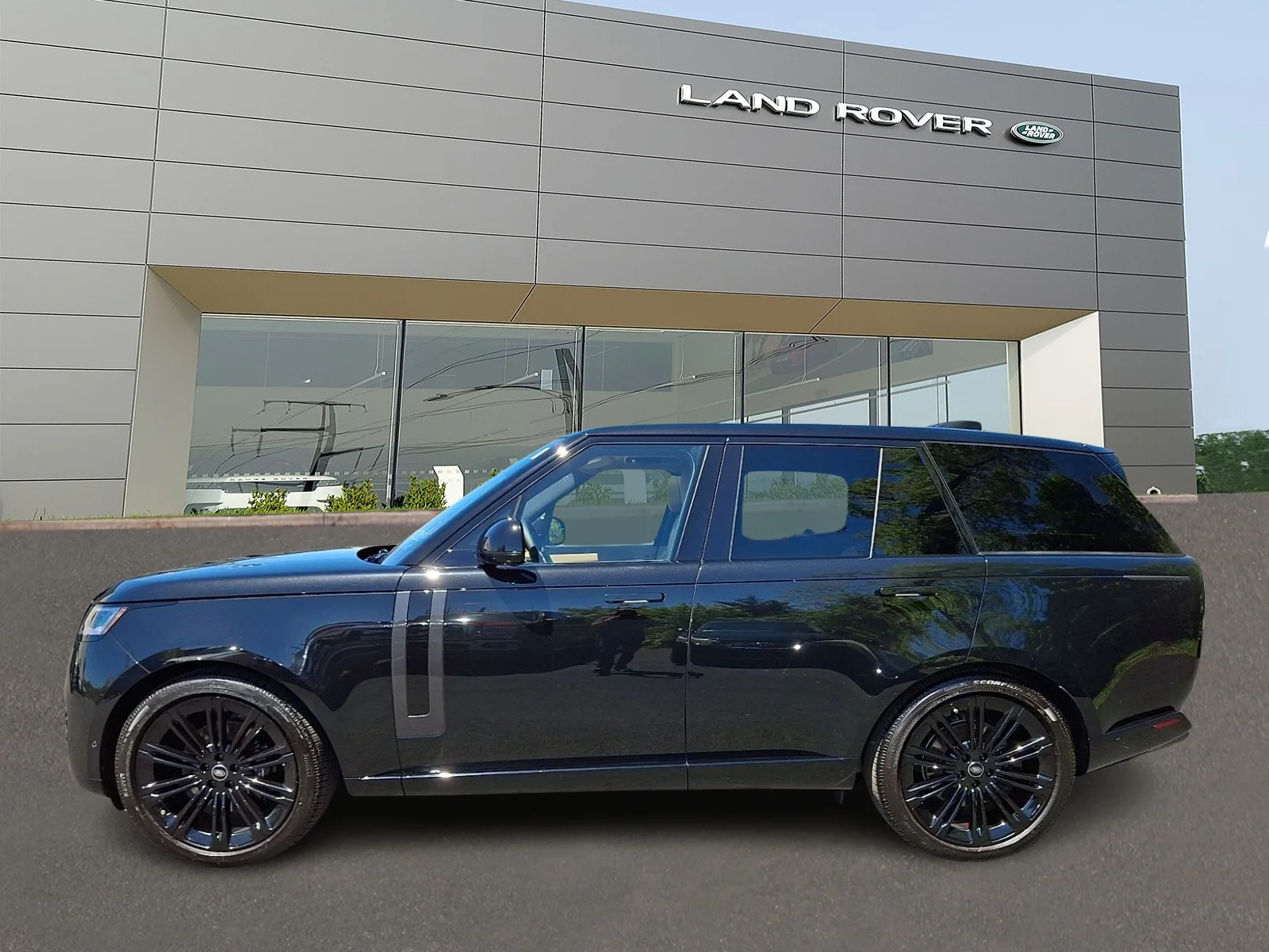 Certified Used 2025 Santorini Black Metallic - 1AG Land Rover P400 SE image 6