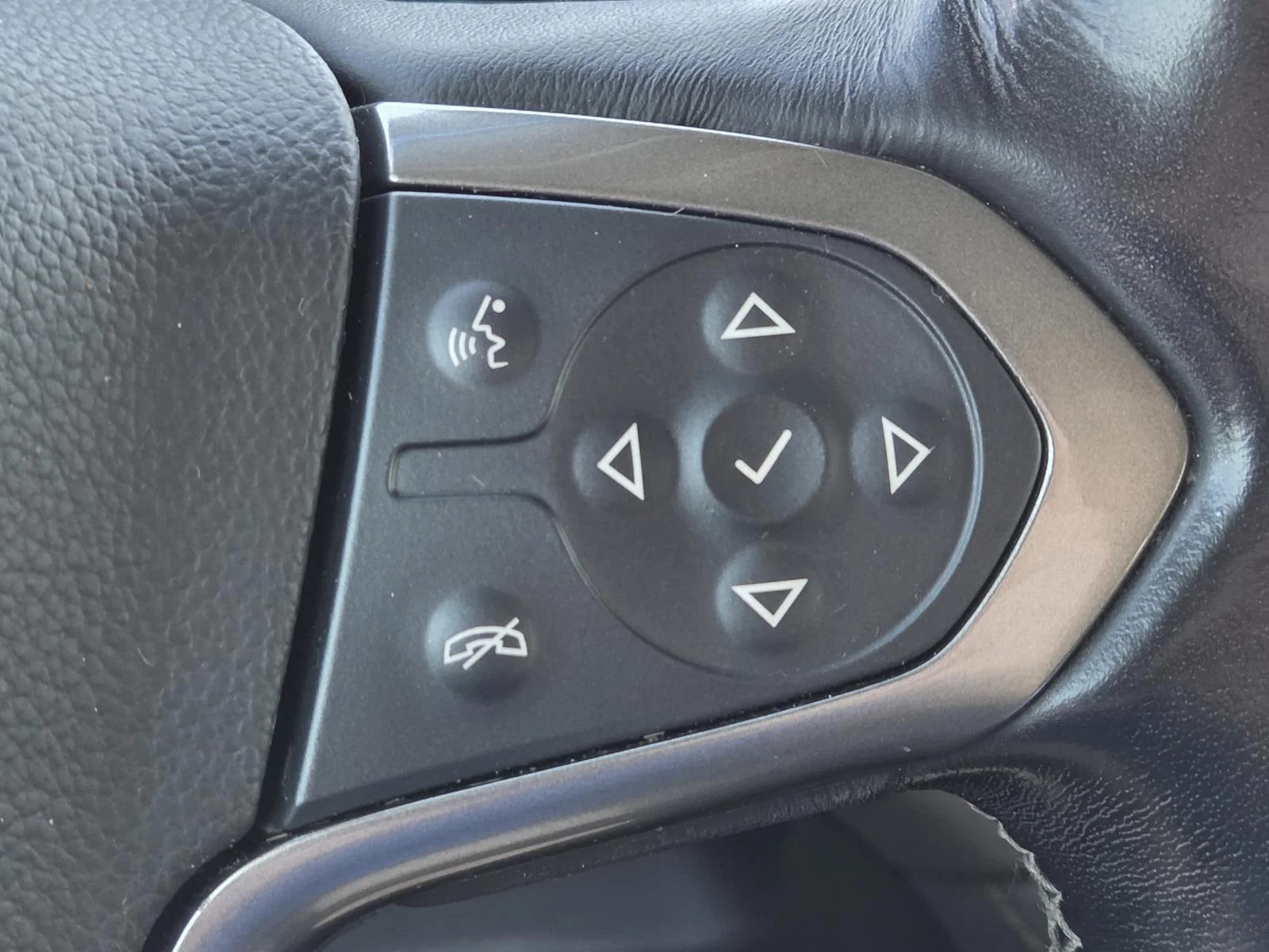 Used 2020 Gray Chevrolet 2WD 4dr LT image 24