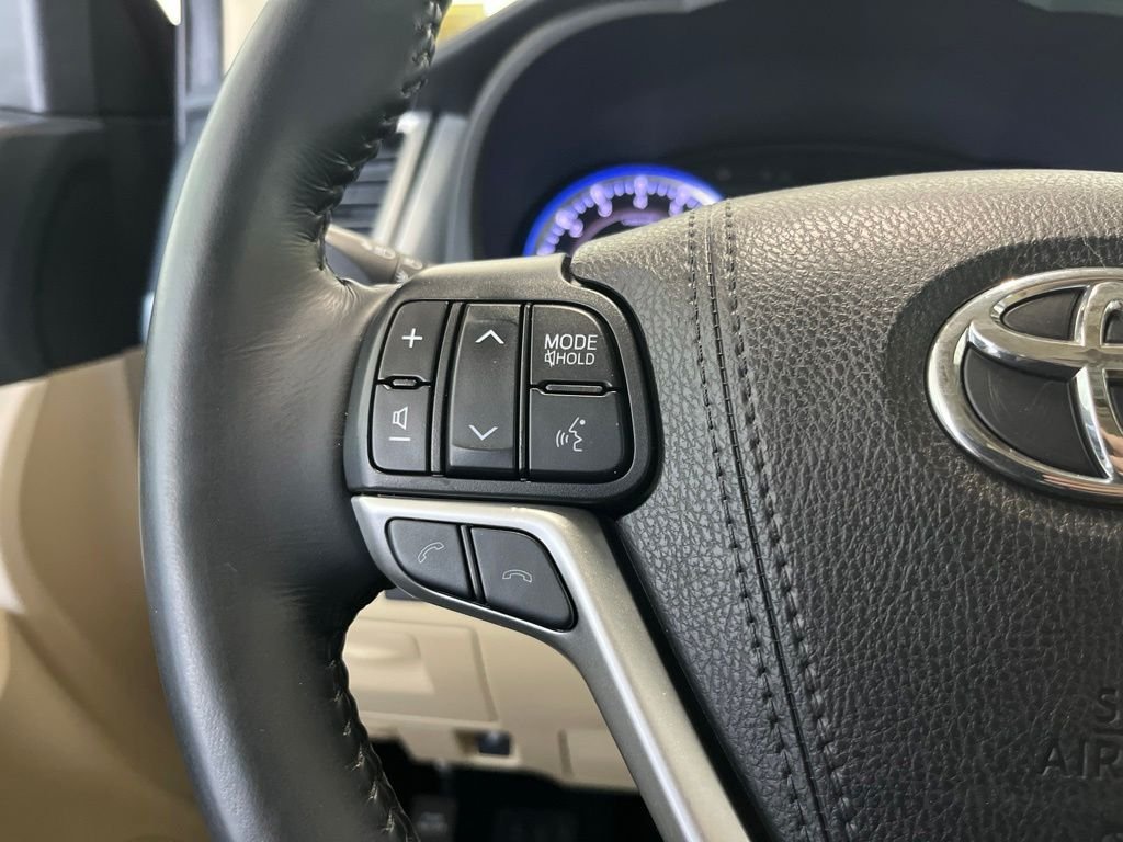 Used 2019 Red Toyota XLE image 7