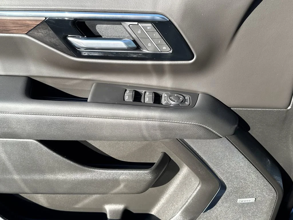 2026 Chevrolet Suburban Premier - Photo 18