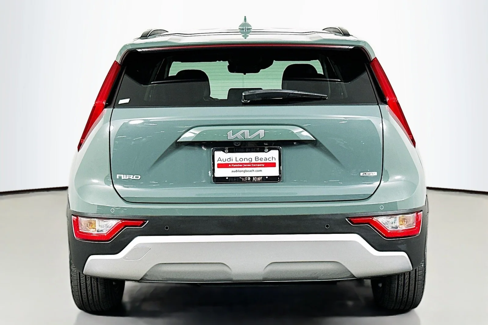 Used 2023 Cityscape Green Kia EX image 3