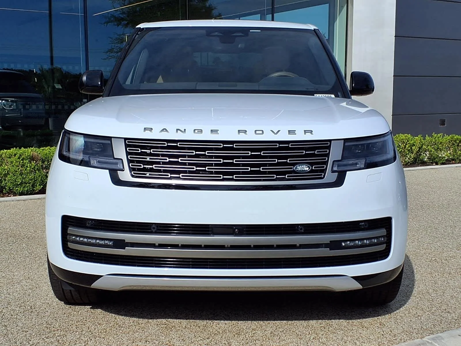 New 2026 Fuji White Land Rover SE image 2