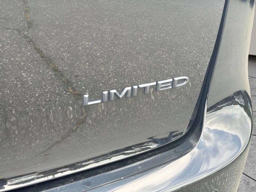 Used 2025 Black Chrysler Limited image 28