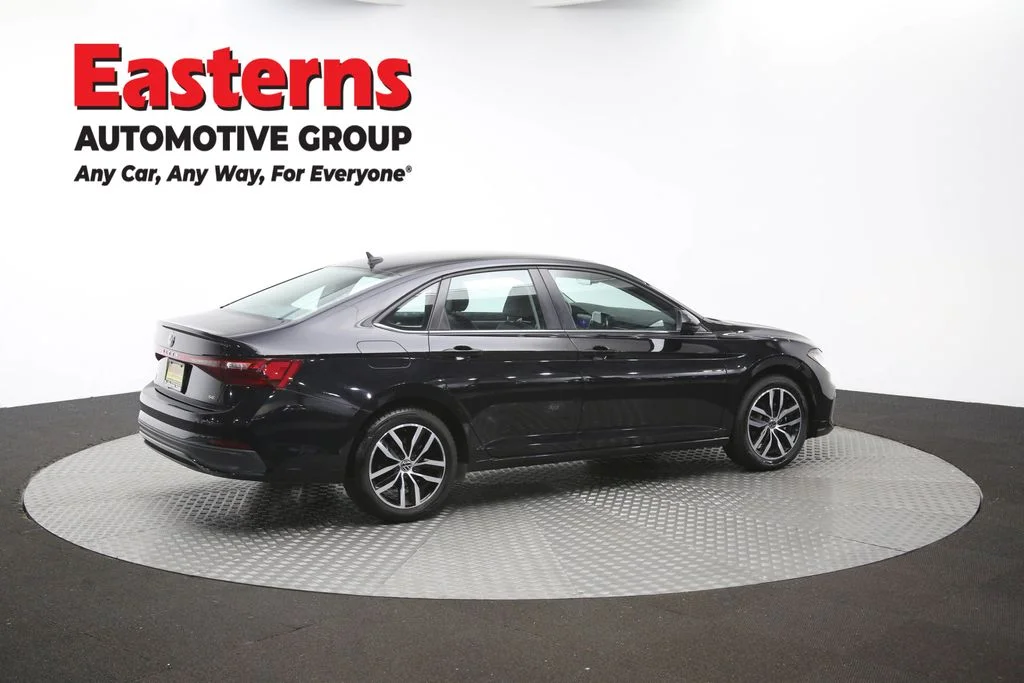 Used 2025 Black Volkswagen 1.5T SE image 41