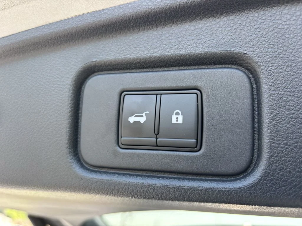 Used 2023 Silver Nissan Platinum image 20
