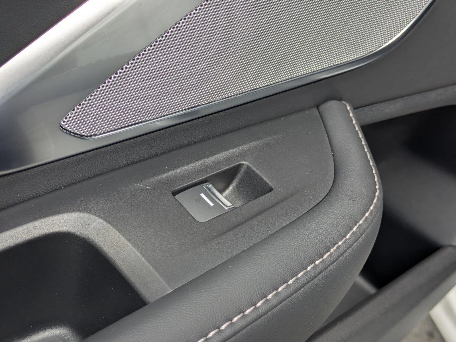 Used 2023 Platinum White Pearl Acura w/Technology Package image 23
