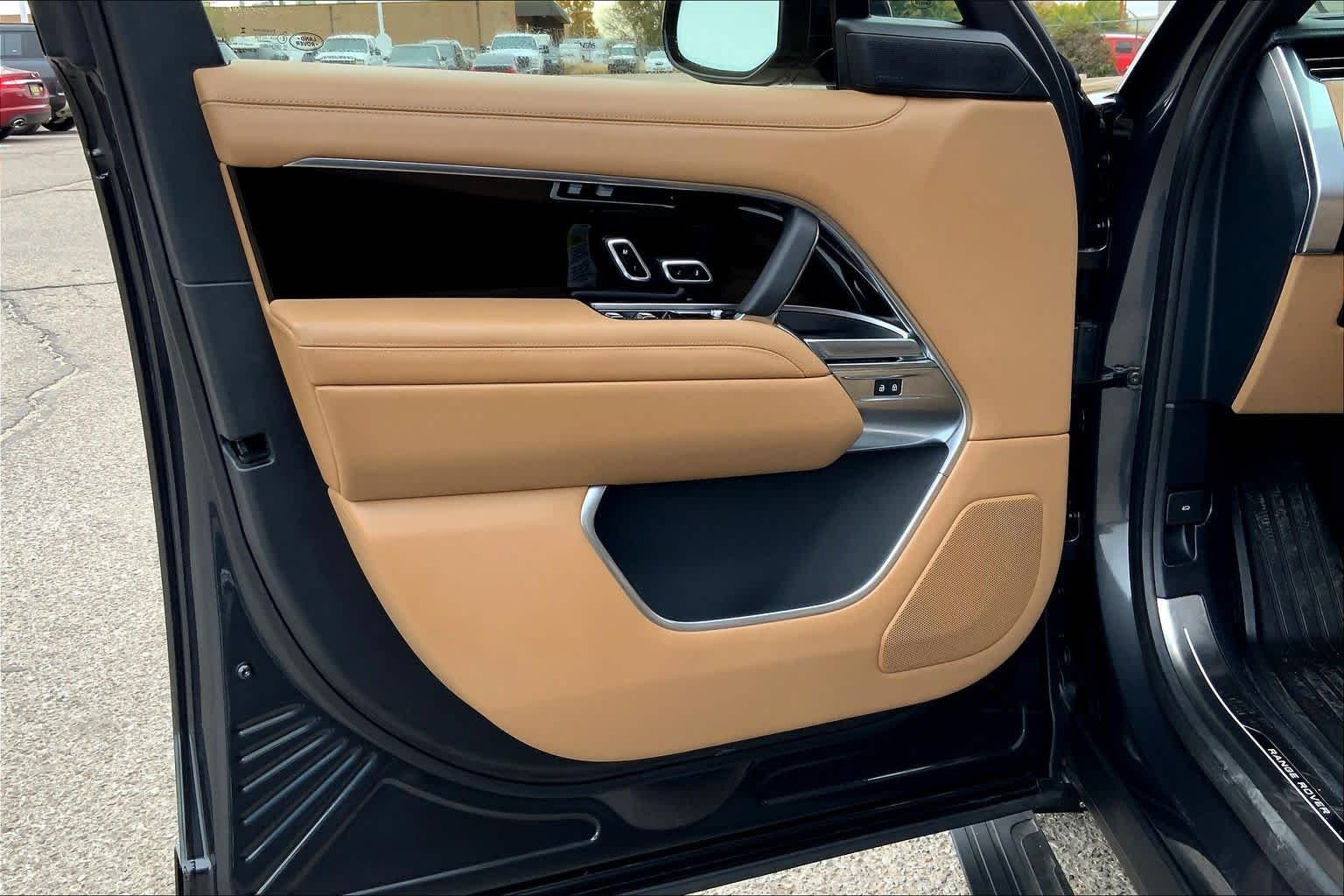 New 2025 Carpathian Grey Land Rover SE image 10