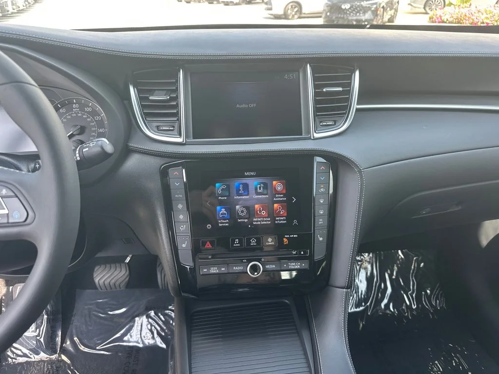 Used 2023 Gray INFINITI LUXE image 24