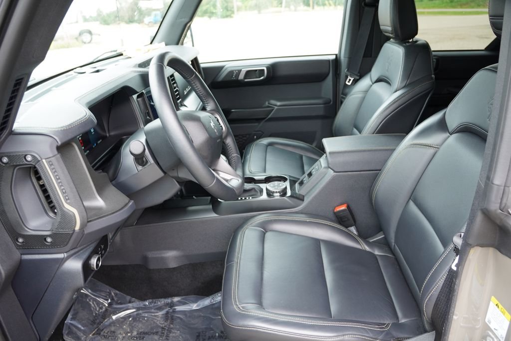Used 2025 Gray Ford Badlands image 18