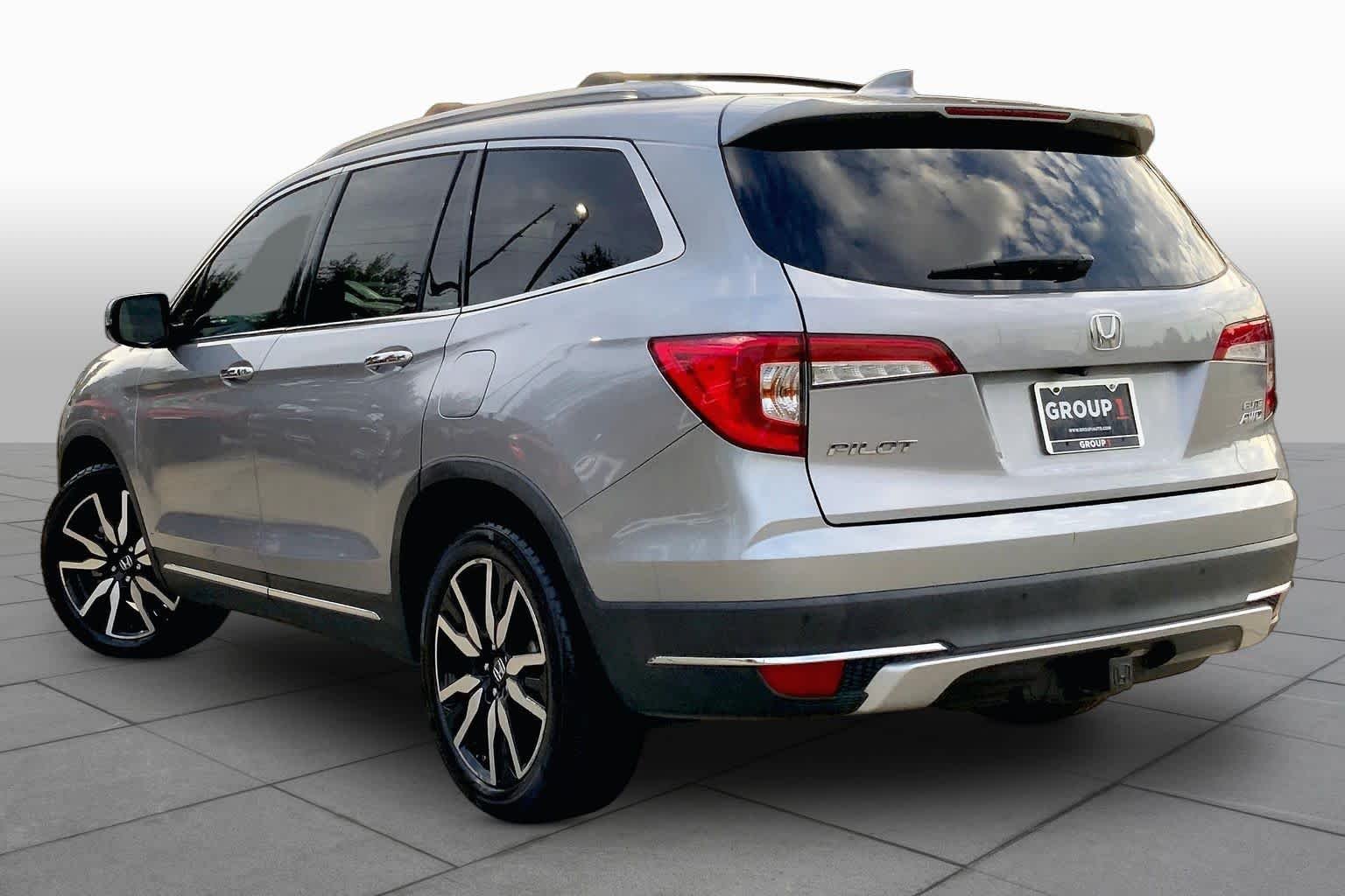 Used 2020 Lunar Silver Metallic Honda Elite image 12