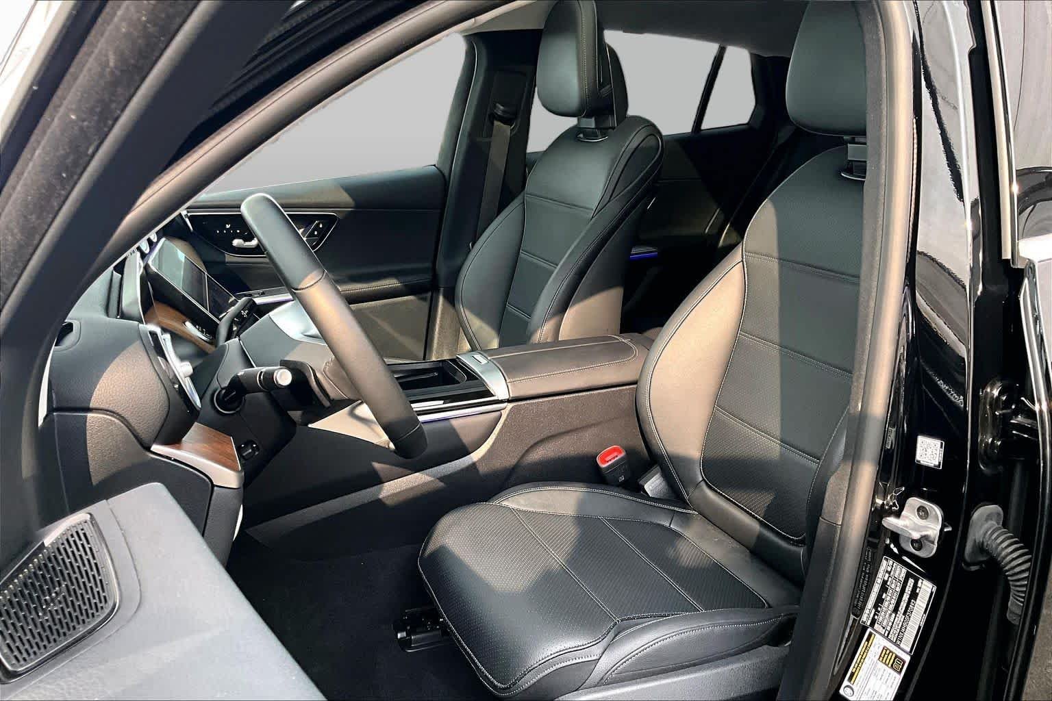 Certified Pre-Owned 2025 Mercedes-Benz GLC 300