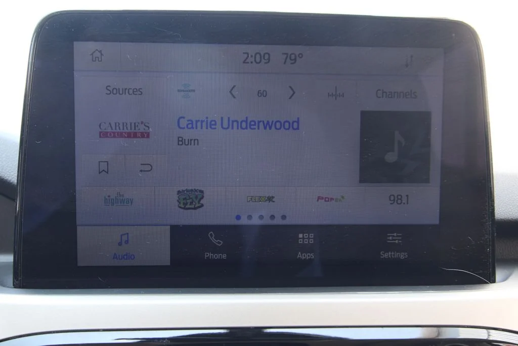 Used 2021 Red Ford SE image 32