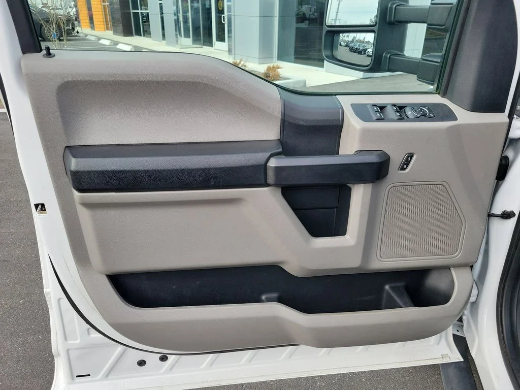 2019 Ford F-550 Super Duty Chassis Cab XL - Photo 10