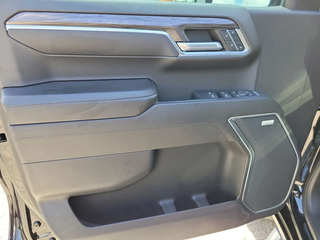 Used 2022 Black Chevrolet LTZ image 21