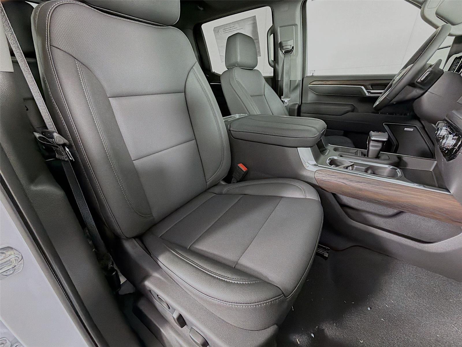 New 2026 Glacier White Tricoat GMC SLT image 30