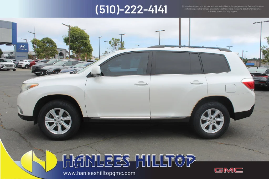 Used 2012 White Toyota Base image 2
