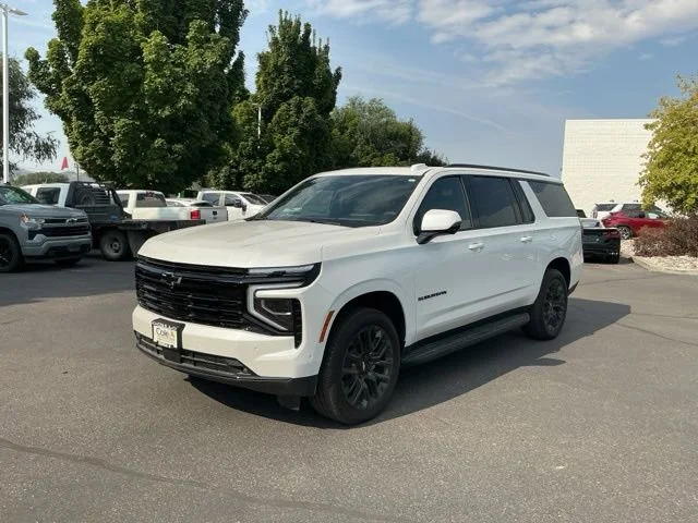 2025 Chevrolet Suburban RST - Photo 8