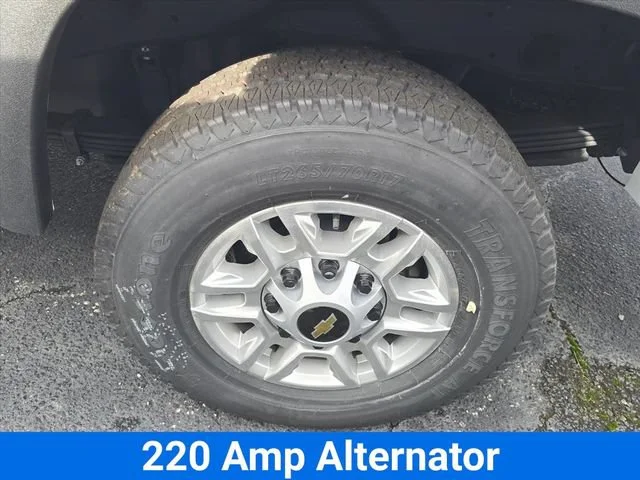 New 2025 Summit White Chevrolet WT image 19