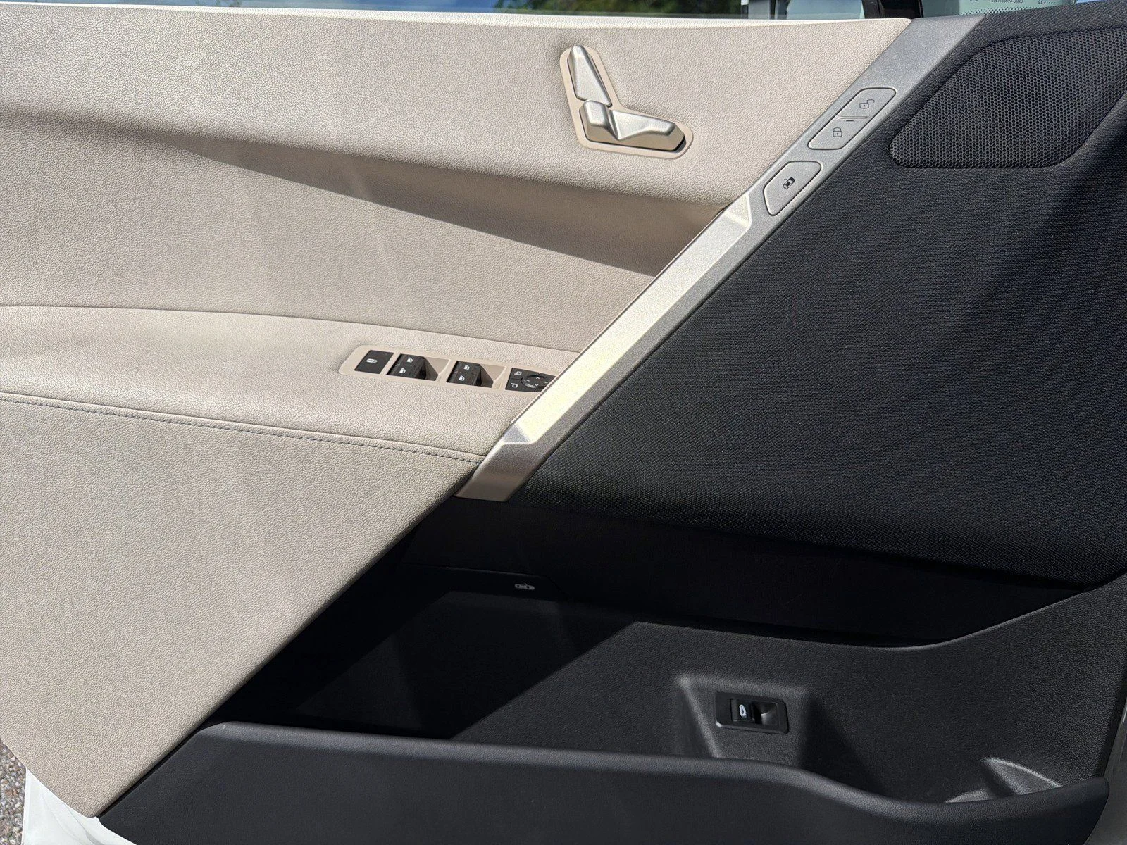 2023 BMW iX Base - Photo 25