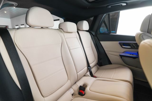 Used 2026 White Mercedes-Benz GLC 300 image 33