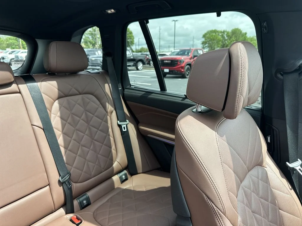 Used 2025 Blue BMW xDrive40i image 14