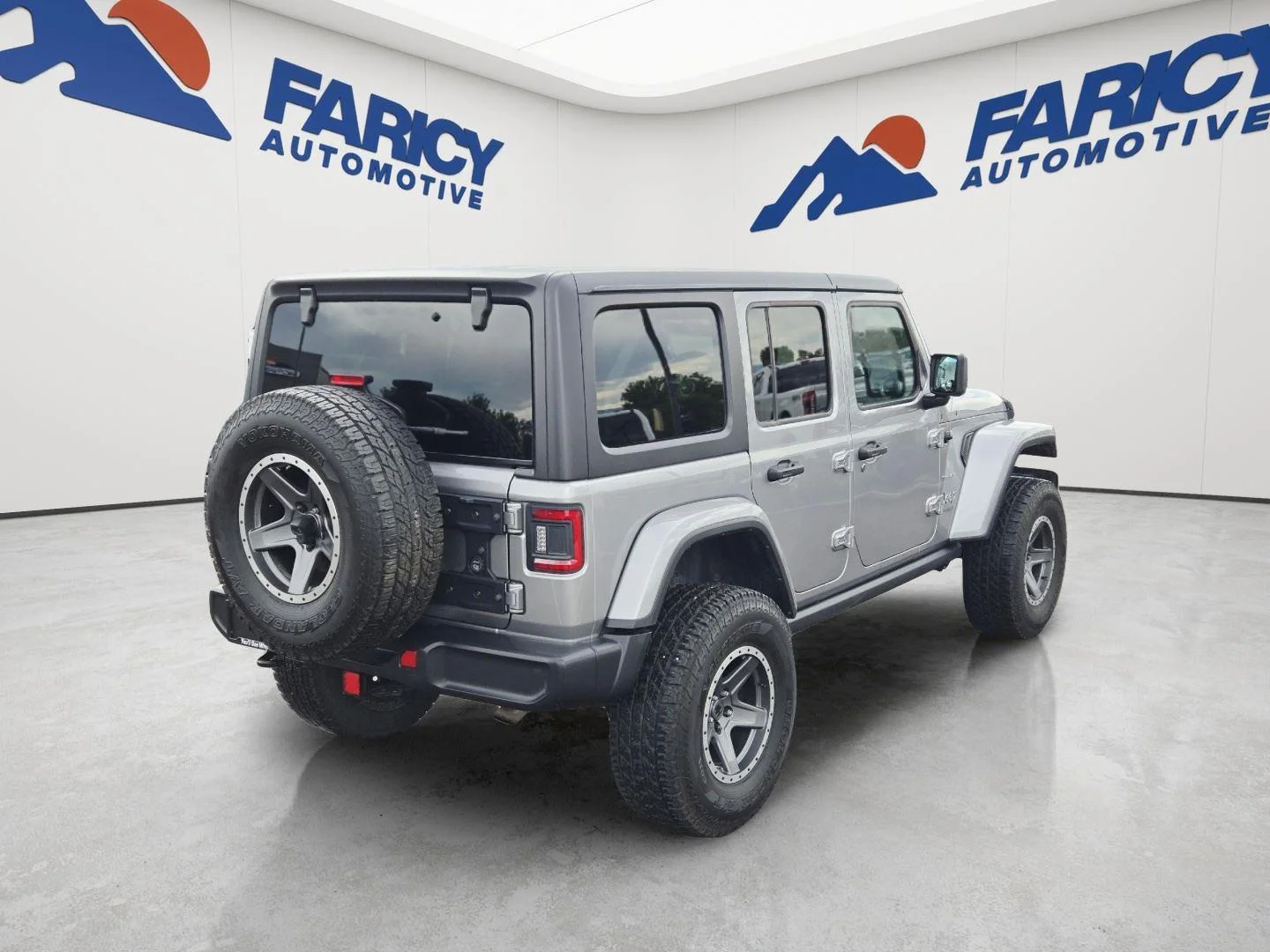 Used 2020 Billet Silver Metallic Jeep Sahara image 5