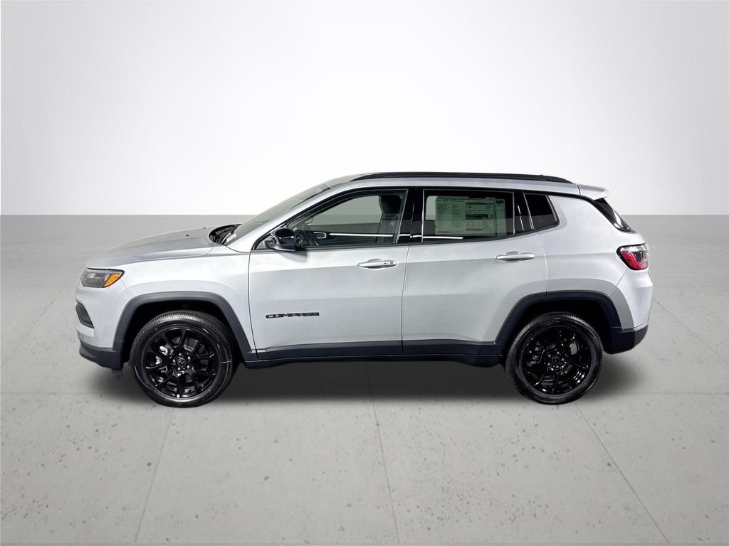 New 2026 Silver Zynith Metallic Clearcoat Jeep Latitude image 9