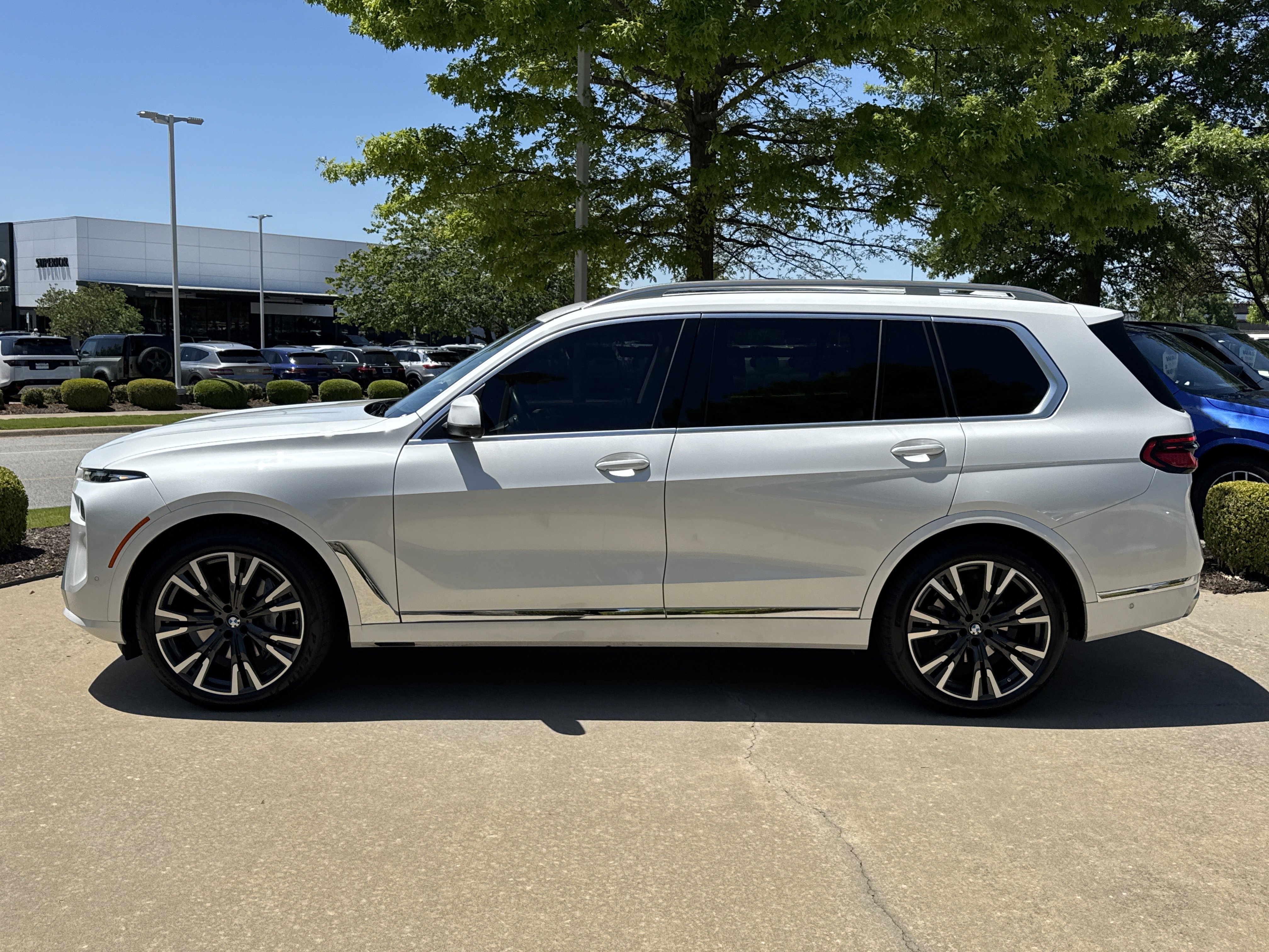 Certified Used 2023 Mineral White Metallic BMW xDrive40i image 2