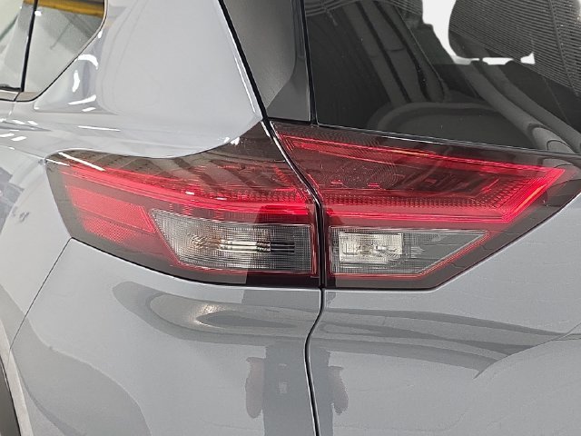 Used 2021 Gray Nissan SL image 31