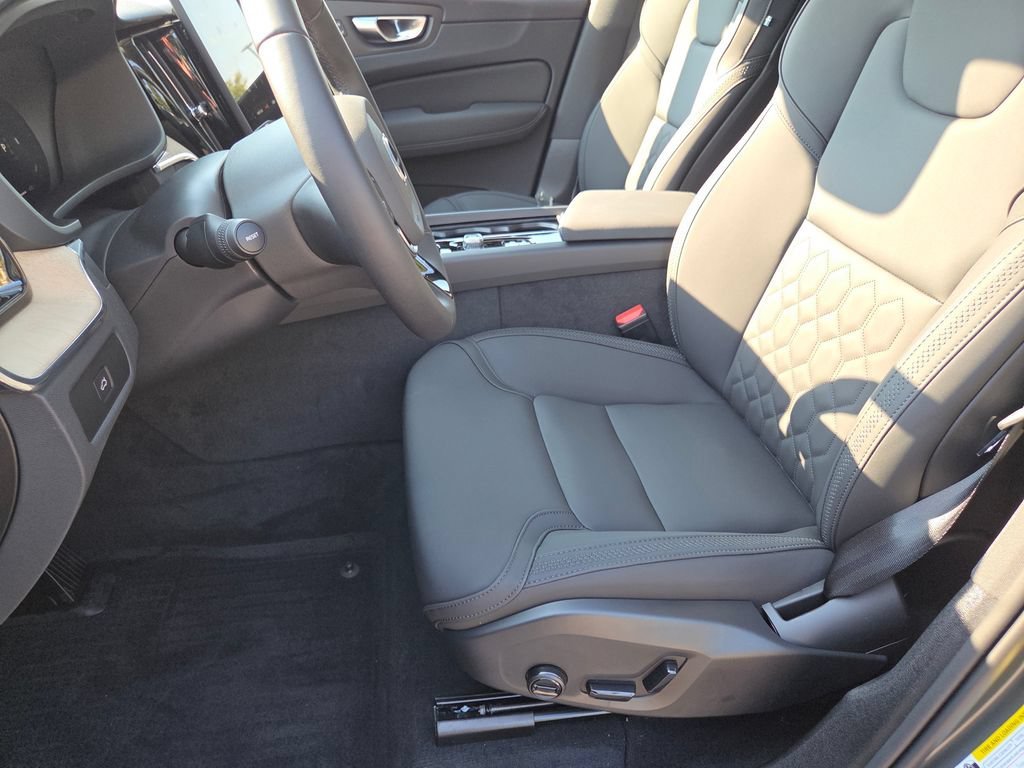 2026 Volvo XC60 Plus - Photo 6