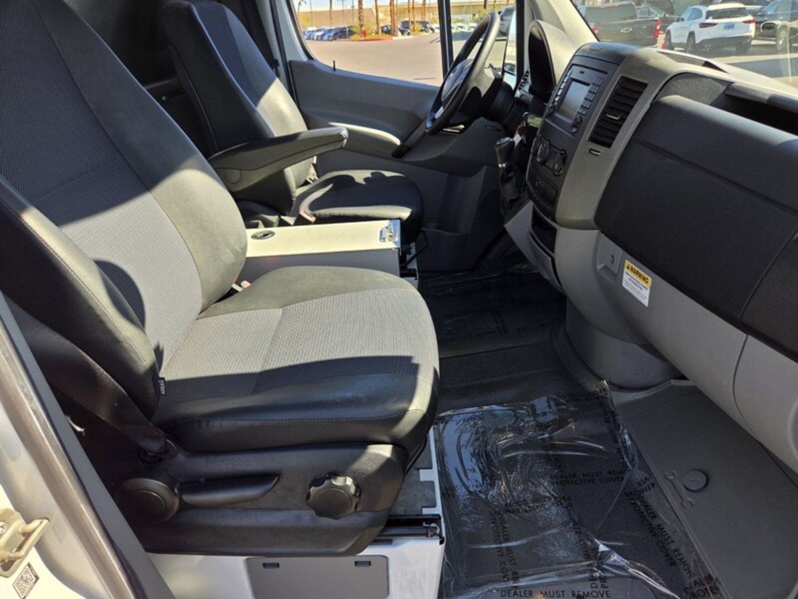 Used 2017 Arctic White Mercedes-Benz Worker image 23