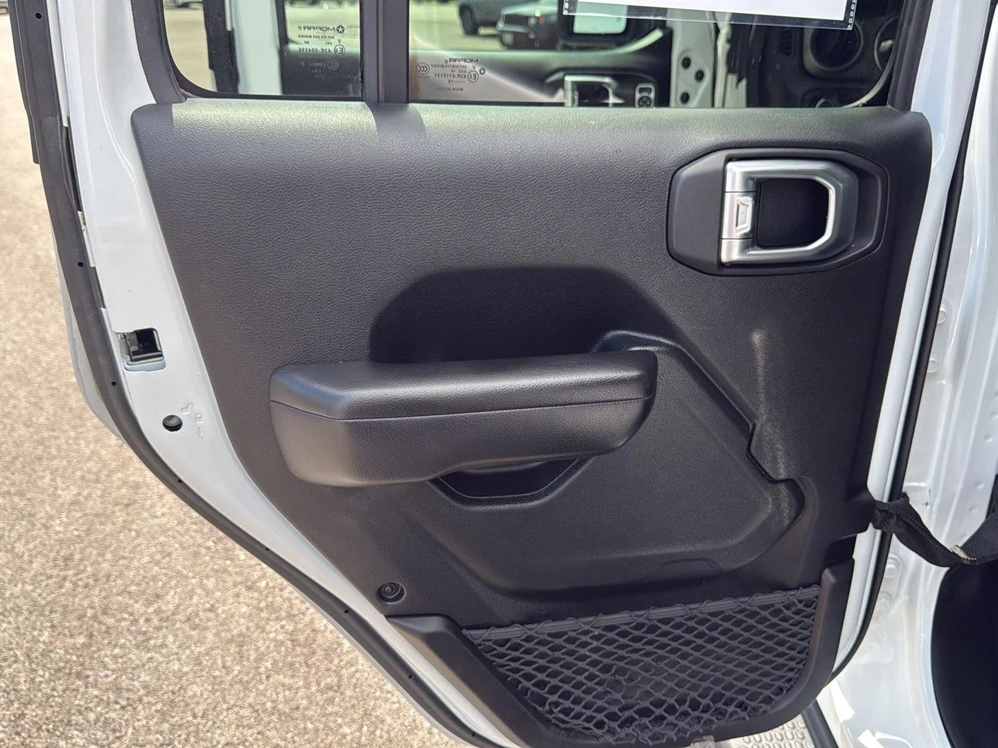Used 2018 Bright White Clearcoat Jeep Sport S image 19