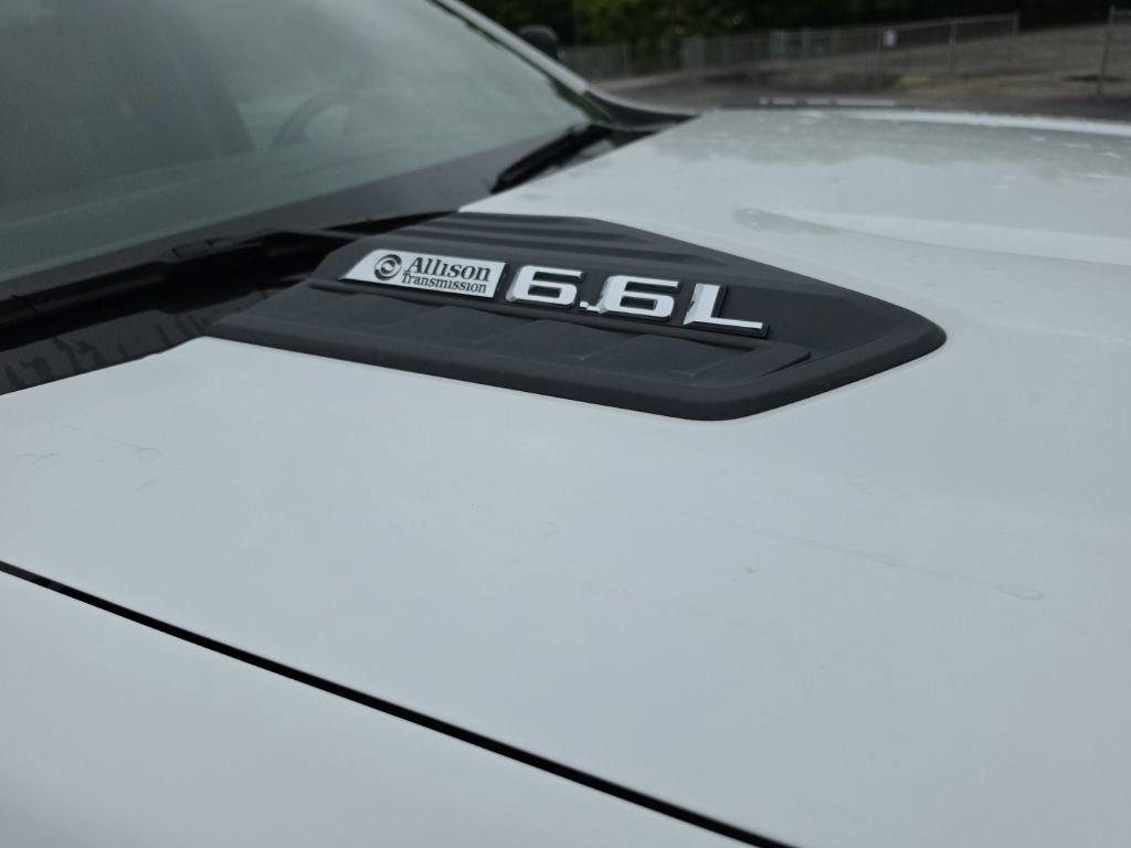 Used 2024 Summit White Chevrolet LT image 14